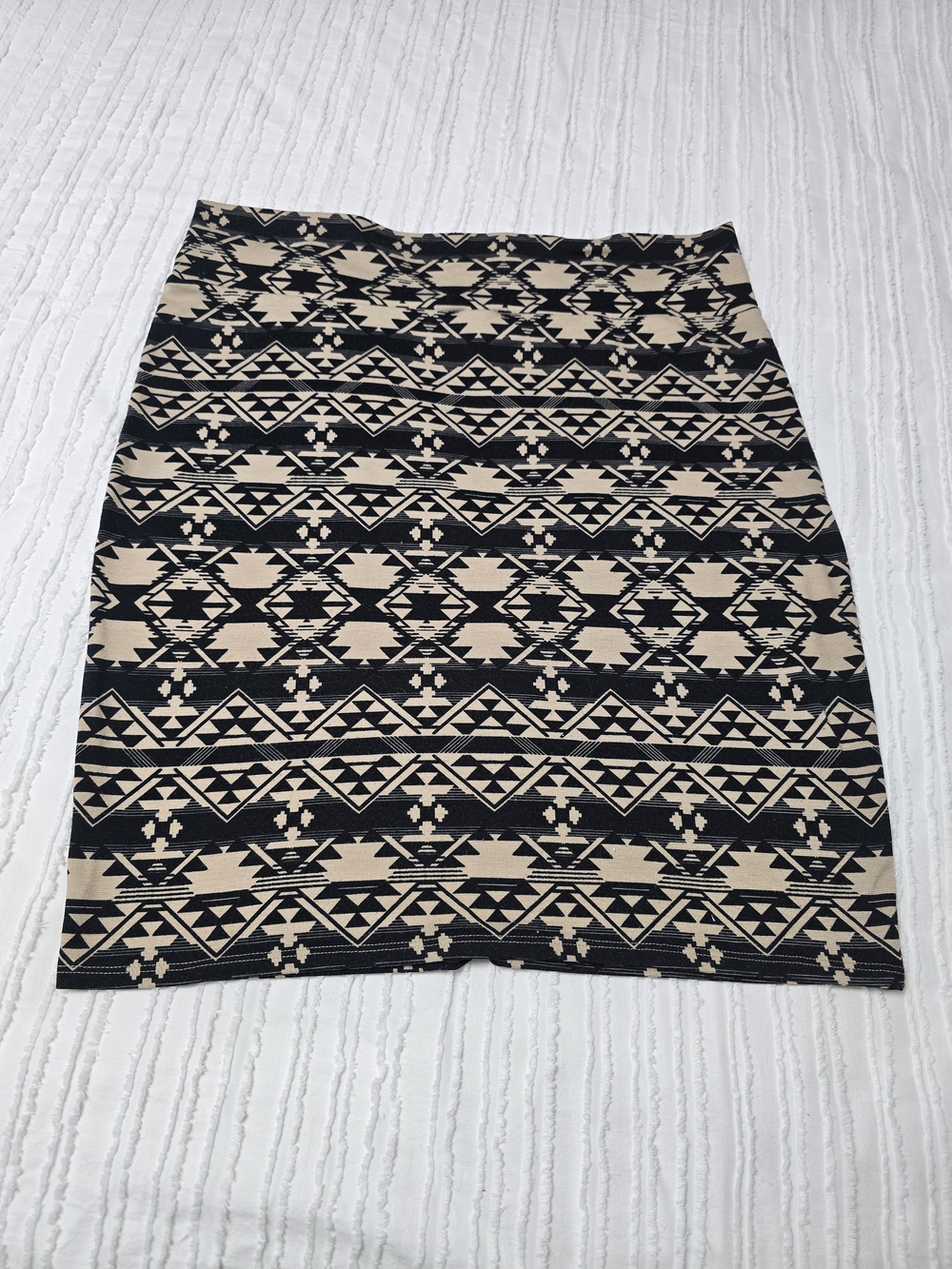 Women’s Black and Cream Patterned Pencil Skirt